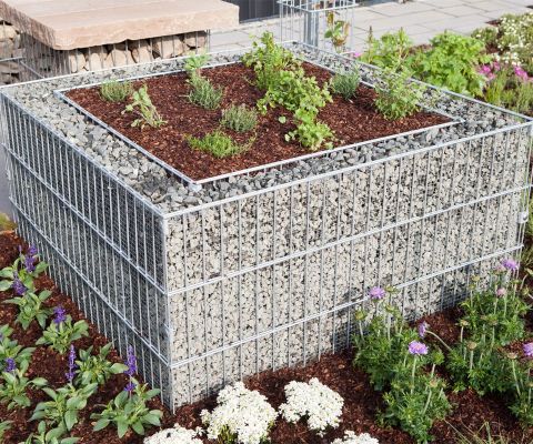 Hier sehen Sie den Doppelöstabgitterzaun Moritz (6/5/6 mm) mit einem Pfosten Typ PM.