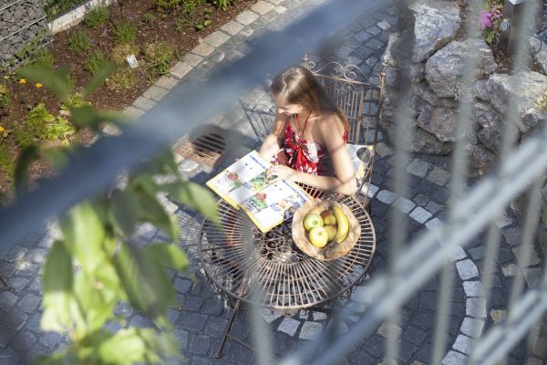 Erhältlich in drei verschieden Farben, in der Drahtstäre 6/5/6 mm.